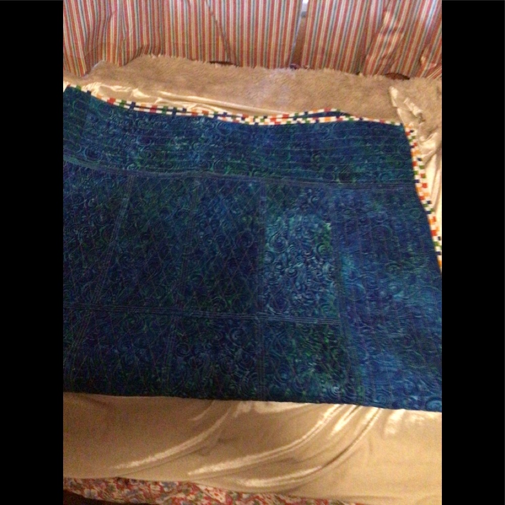 - Patch work throw/table cloth Whale resembling Vineyard vines - Picture 12 of 13